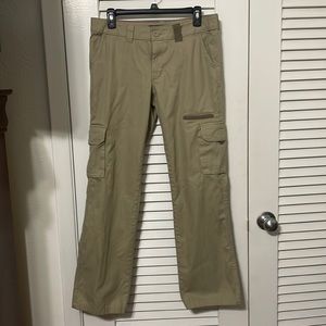 Dickies 6R relaxed fit tan cargo pants. Excellent condition!!